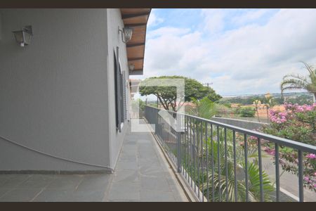 Casa à venda com 224m², 4 quartos e 3 vagasVaranda e lateral