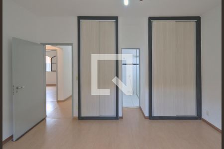 Casa à venda com 224m², 4 quartos e 3 vagasSuíte