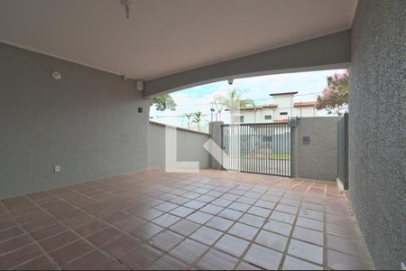 Casa à venda com 224m², 4 quartos e 3 vagasFrente e Garagem