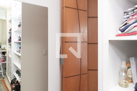 Casa à venda com 290m², 3 quartos e 2 vagas Casa à venda com 290m², 3 quartos e 2 vagasCloset da Suíte 1