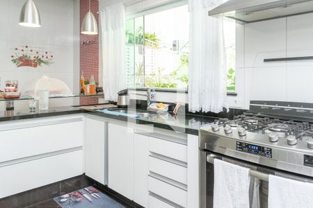 Casa à venda com 290m², 3 quartos e 2 vagas Casa à venda com 290m², 3 quartos e 2 vagasCozinha