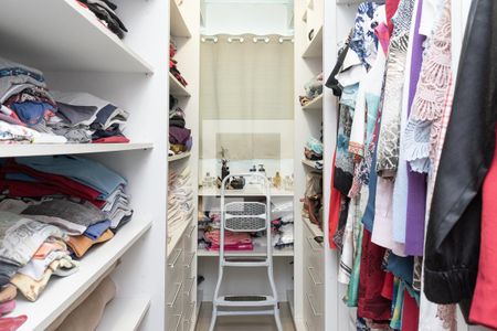 Casa à venda com 290m², 3 quartos e 2 vagas Casa à venda com 290m², 3 quartos e 2 vagasCloset da Suíte 1