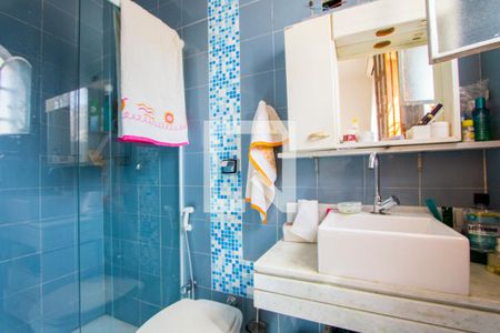 Casa à venda com 218m², 3 quartos e 3 vagasBanheiro do quarto 2