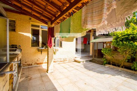 Casa à venda com 218m², 3 quartos e 3 vagasQuintal/Área de serviço