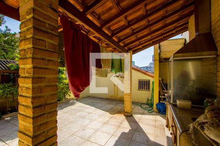 Casa à venda com 218m², 3 quartos e 3 vagasQuintal/Área de serviço