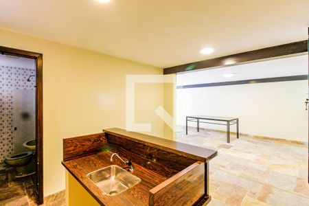 Casa à venda com 430m², 4 quartos e 4 vagasSalão