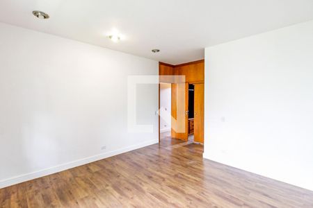 Casa à venda com 430m², 4 quartos e 4 vagasSuíte 2