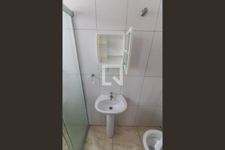 Banheiro de apartamento para alugar com 1 quarto, 15m² em Vila Indiana, São Paulo