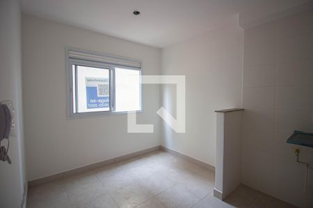 Sala - cozinha de apartamento para alugar com 2 quartos, 38m² em Vila Carmosina, São Paulo