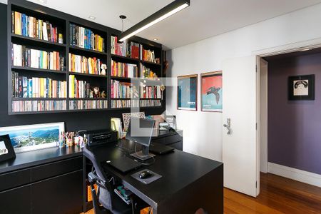 Apartamento à venda com 120m², 3 quartos e 2 vagas Apartamento à venda com 120m², 3 quartos e 2 vagasEscritório