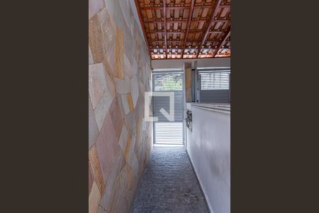 Casa à venda com 270m², 4 quartos e 2 vagas Casa à venda com 270m², 4 quartos e 2 vagasEntrada