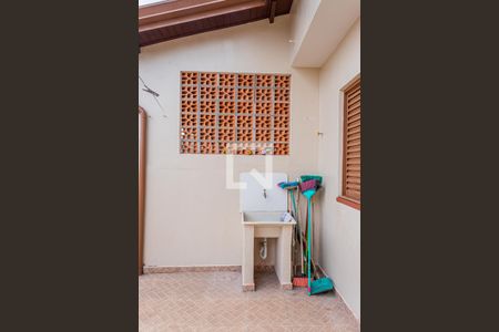 Casa à venda com 270m², 4 quartos e 2 vagas Casa à venda com 270m², 4 quartos e 2 vagasÁrea de serviço e quintal