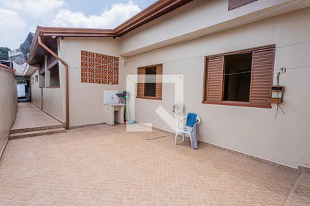 Casa à venda com 270m², 4 quartos e 2 vagas Casa à venda com 270m², 4 quartos e 2 vagasÁrea de serviço e quintal