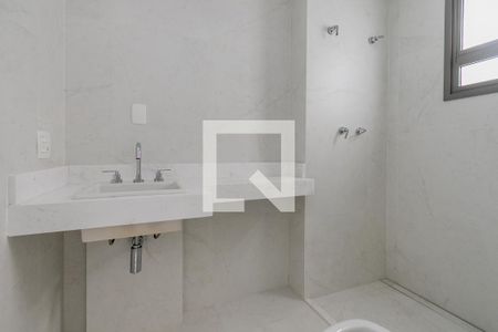 Apartamento à venda com 192m², 3 quartos e 4 vagasBanheiro da Suíte 2