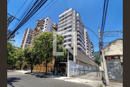Apartamento à venda com 70m², 2 quartos e 1 vagaFachada e portaria