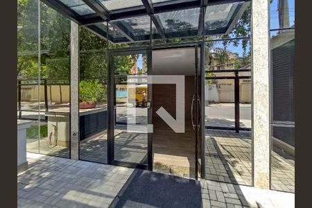 Apartamento à venda com 70m², 2 quartos e 1 vagaFachada e portaria
