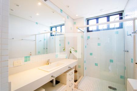 Apartamento à venda com 170m², 4 quartos e 3 vagas Apartamento à venda com 170m², 4 quartos e 3 vagasBanheiro social