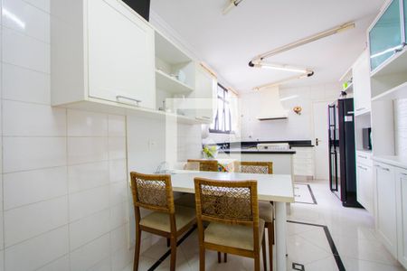 Apartamento à venda com 170m², 4 quartos e 3 vagas Apartamento à venda com 170m², 4 quartos e 3 vagasCopa/Cozinha