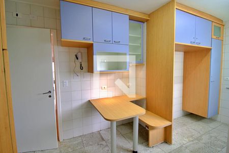 Apartamento à venda com 134m², 3 quartos e 3 vagas Apartamento à venda com 134m², 3 quartos e 3 vagasCozinha