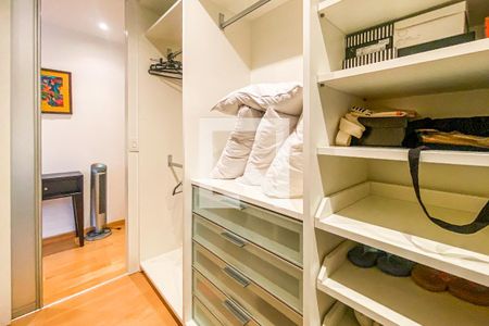 Apartamento à venda com 185m², 4 quartos e 3 vagasCloset Suíte 1