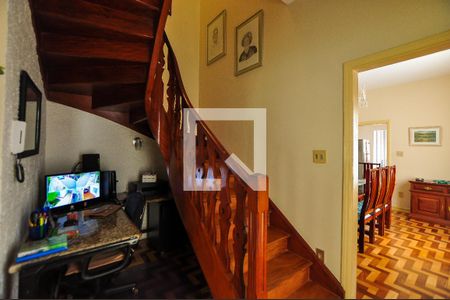 Casa à venda com 173m², 2 quartos e 7 vagasEscada