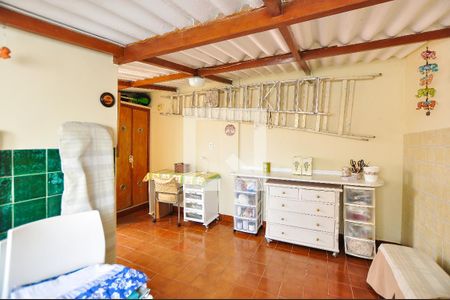 Casa à venda com 173m², 2 quartos e 7 vagasQuarto Fundos