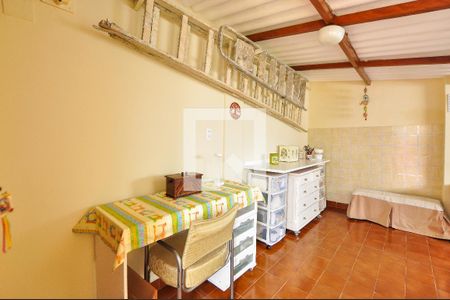 Casa à venda com 173m², 2 quartos e 7 vagasQuarto Fundos