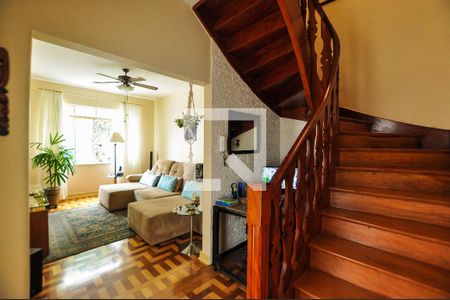 Casa à venda com 173m², 2 quartos e 7 vagasEscada