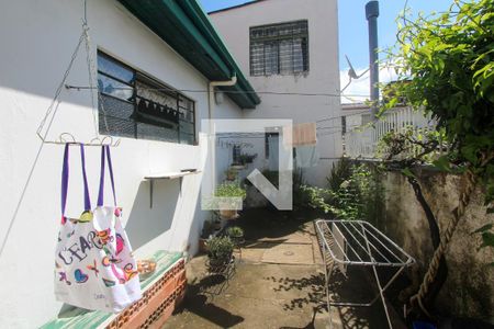 Casa à venda com 210m², 3 quartos e 2 vagas Casa à venda com 210m², 3 quartos e 2 vagasFundos