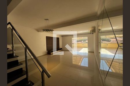 Casa de condomínio à venda com 230m², 3 quartos e 2 vagasFoto 01