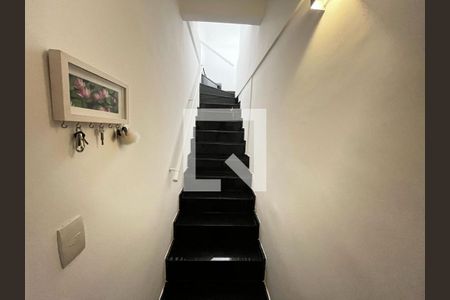 Casa de condomínio à venda com 230m², 3 quartos e 2 vagasFoto 01