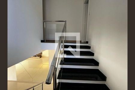 Casa de condomínio à venda com 230m², 3 quartos e 2 vagasFoto 01