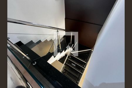 Casa de condomínio à venda com 230m², 3 quartos e 2 vagasFoto 01