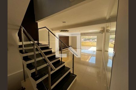 Casa de condomínio à venda com 230m², 3 quartos e 2 vagasFoto 01