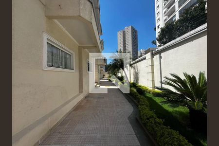 Casa de condomínio à venda com 230m², 3 quartos e 2 vagasFoto 01