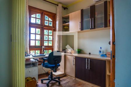 Casa à venda com 250m², 4 quartos e 3 vagasSuíte