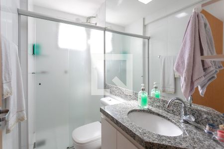 Apartamento à venda com 64m², 2 quartos e 2 vagas Apartamento à venda com 64m², 2 quartos e 2 vagasBanheiro da Suíte