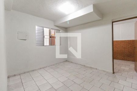 Quarto 2 de casa para alugar com 3 quartos, 70m² em Vila Carmosina, São Paulo