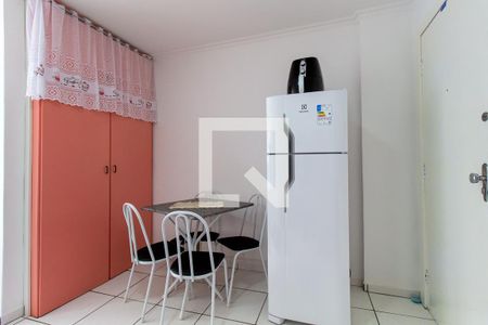 Cozinha/Sala de kitnet/studio para alugar com 1 quarto, 30m² em Centro, Curitiba