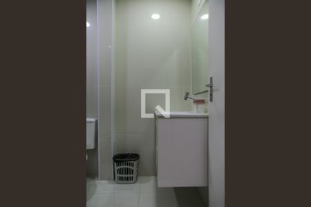 Banheiro de apartamento para alugar com 1 quarto, 43m² em Ponta da Praia, Santos
