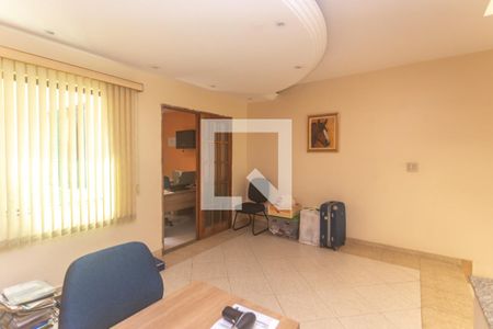 Casa à venda com 360m², 3 quartos e 5 vagasOffice