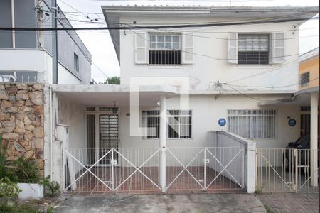 Casa para alugar com 215m², 2 quartos e 2 vagasFachada