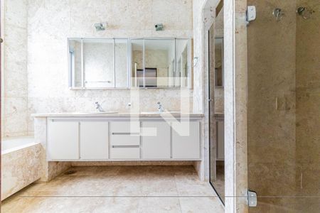 Apartamento à venda com 400m², 4 quartos e 2 vagasBanheiro da Suíte 4