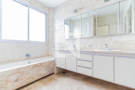 Apartamento à venda com 400m², 4 quartos e 2 vagasBanheiro da Suíte 4