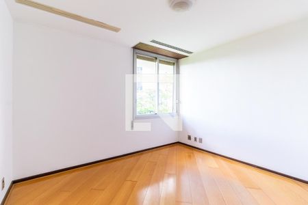 Apartamento à venda com 400m², 4 quartos e 2 vagasSuíte 1