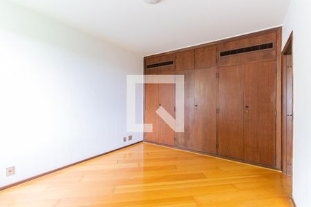 Apartamento à venda com 400m², 4 quartos e 2 vagasSuíte 3