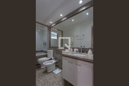 Apartamento à venda com 150m², 4 quartos e 3 vagasBanheiro da Suíte