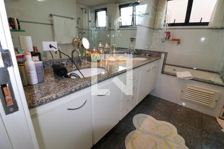 Apartamento à venda com 154m², 3 quartos e 3 vagas Apartamento à venda com 154m², 3 quartos e 3 vagasBanheiro da Suíte