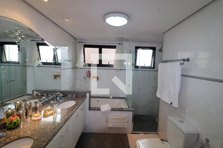 Apartamento à venda com 154m², 3 quartos e 3 vagas Apartamento à venda com 154m², 3 quartos e 3 vagasBanheiro da Suíte