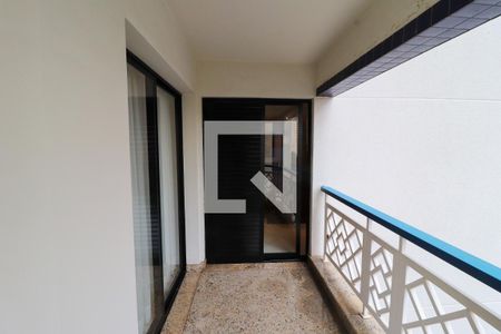 Apartamento à venda com 154m², 3 quartos e 3 vagas Apartamento à venda com 154m², 3 quartos e 3 vagasVaranda